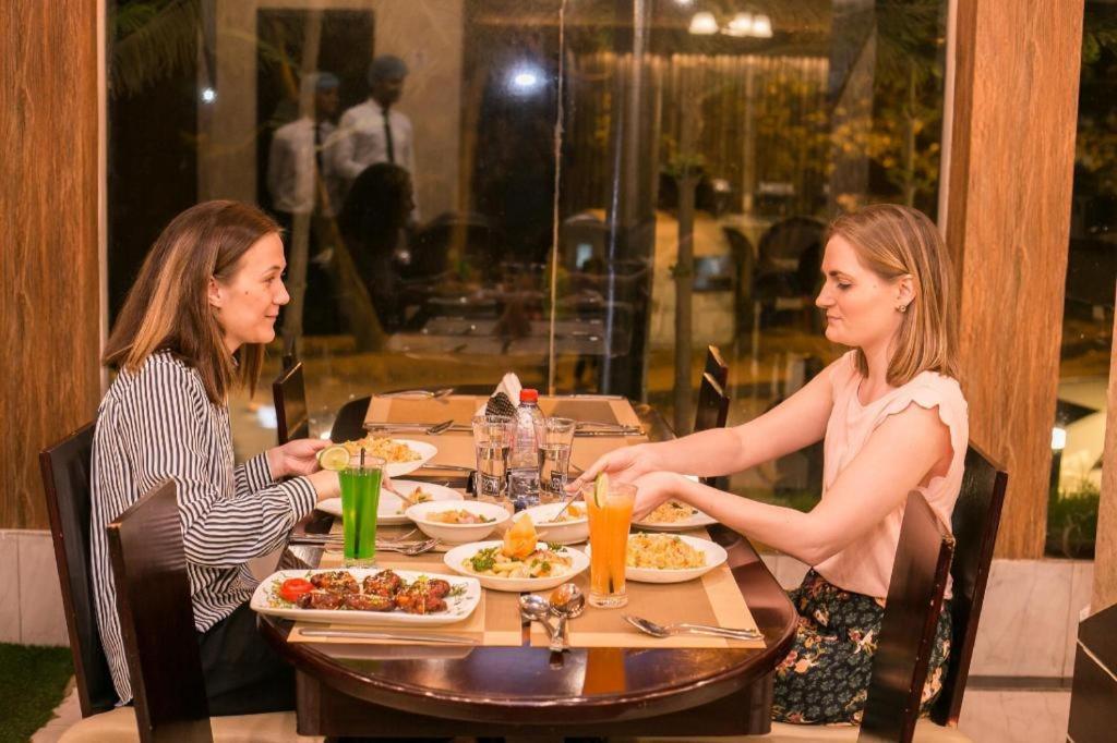 فندق تروبيكال دايزي داكا المظهر الخارجي الصورة